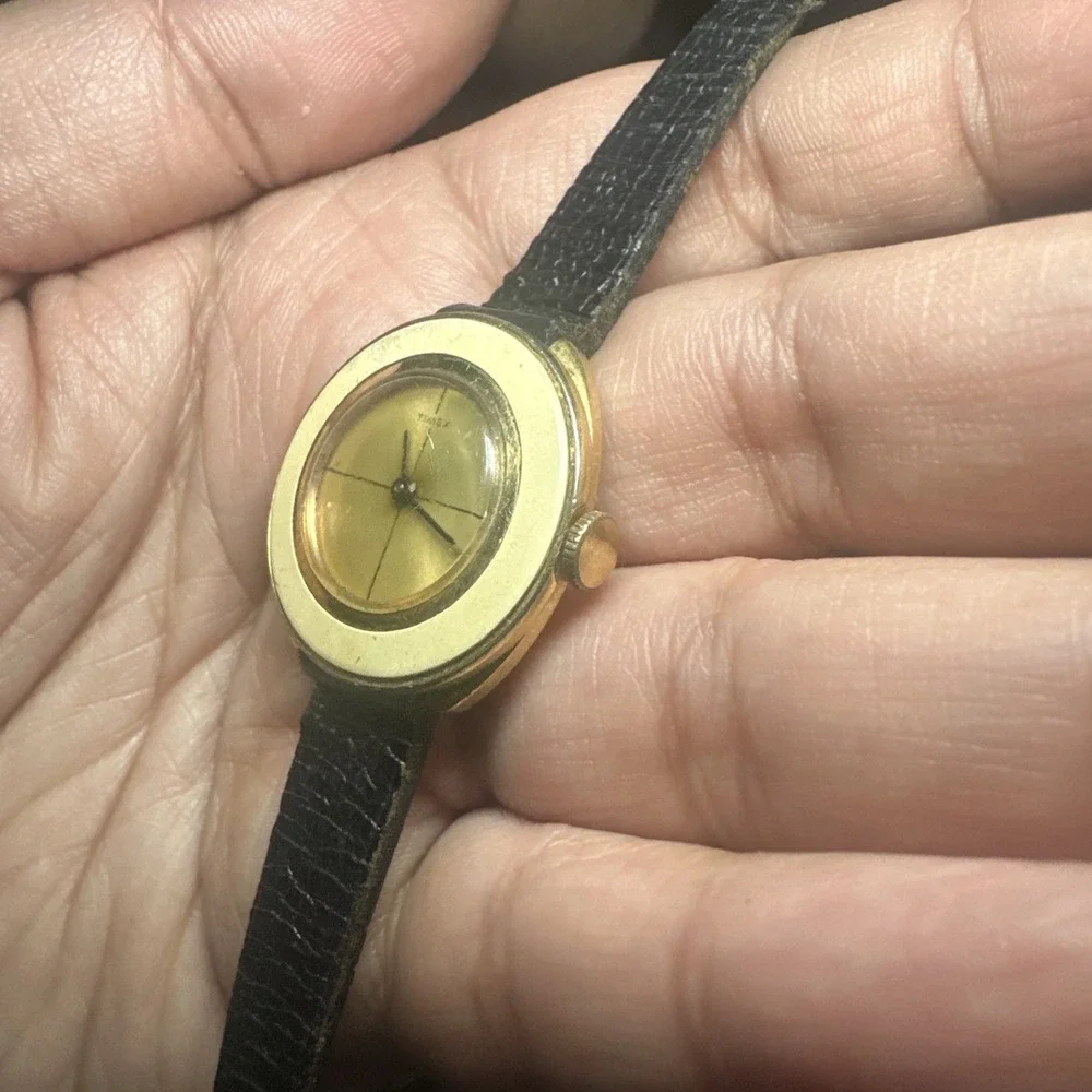 Working Vintage Timex Manual Wind Women's Watch Rare Black Leather 28mm Fit 6.25